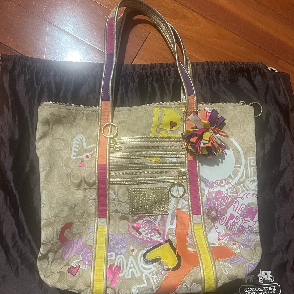 Coach Poppy Rare tote bag appliqué graffiti gold